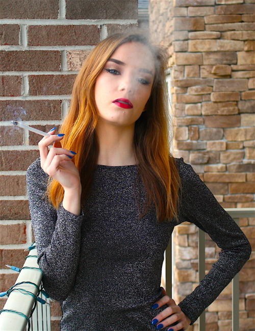 jeffsmokes:brookeandlacey:brookeandlacey: Lacey VS120 EXHALES (by special request from a big, big fa