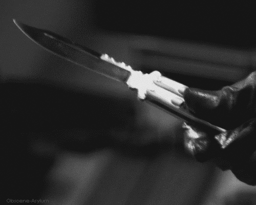 blackonblackout:  Knife skills.
