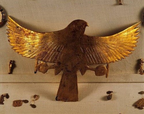 Golden falcon of Hetepheres IGolden falcon that belonged to Queen Hetepheres I. Old Kingdom, 4th Dyn