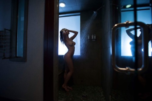 beconsignal:  Amanda Cerny | Nude