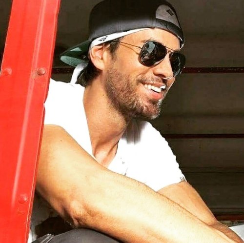 Enrique Iglesias on #subemelaradio video shoot #enriqueiglesias #dueleelcorazon #sexandlovetour #enr