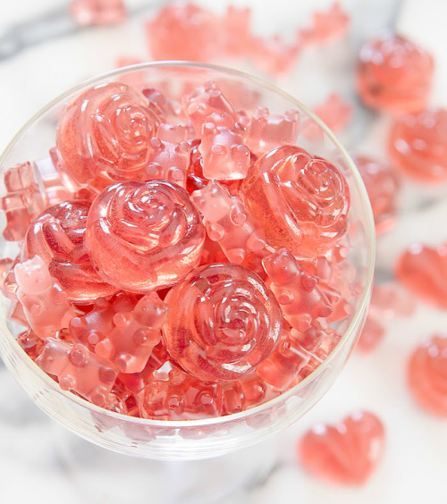 pomegranateandivy:delightful-mouthful:Rosé Champagne Gummy BearsThis is the most Aphrodite shit I ha