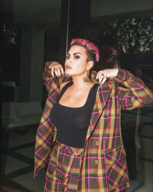 dappertomboy:Demi Lovato by @angelokritikos