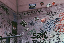 hayleyslusser:  I love graffiti and stickers