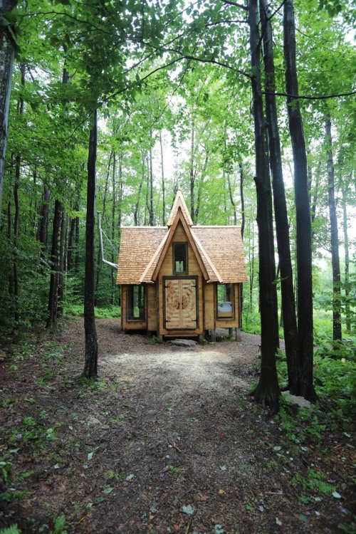 archatlas:      Jacob Witzling’s Off-Grid Cabins “I started building cabins because, like lots of kids, I loved forts and Ewoks,” says Witzling, who recalls being captivated by his architect and engineer father’s favorite book, Handmade Houses: