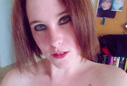 officialhollyquinn:  Oh look my face :) 