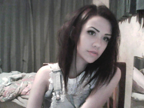 polycephly:  polycephly:  throw back 6 selfies  Love me while i write