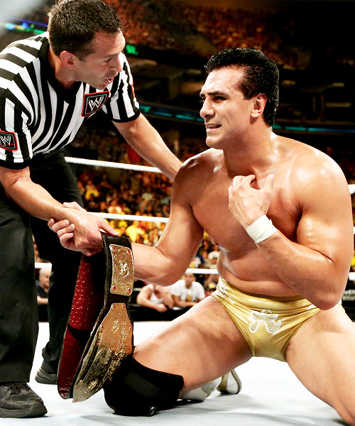 laylasbuttisthebestbutt:  18/25 - Alberto Del Rio