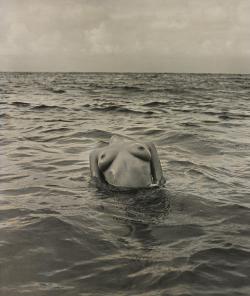 regardintemporel: Herb Ritts - Floating Torso, Saint Barthélemy, 1987