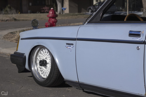 mr2mrnot:  getamongst-it:  driftk1ngs:  https://www.flickr.com/photos/coreywphotoBagged Volvo 200 Series Wagon  so many volvos today  Love this volvo