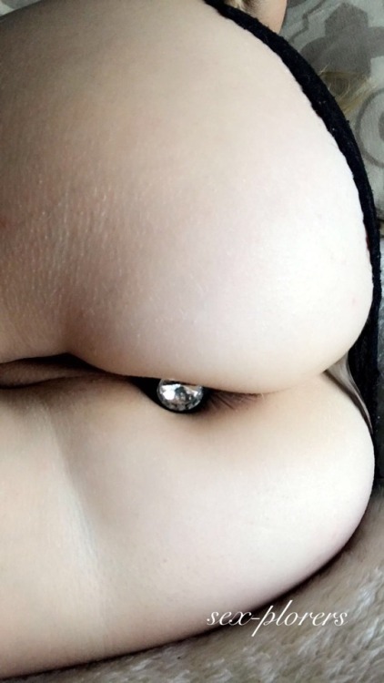 perfectsluttywife: 💋 ❤️ Ass Saturday Submission by sex-plorers. Nothing defines “Ass Saturday” better than @sex-plorers sending a photo of her perfect ass wearing a cute plug. The perfect formula for a fantastic day. 