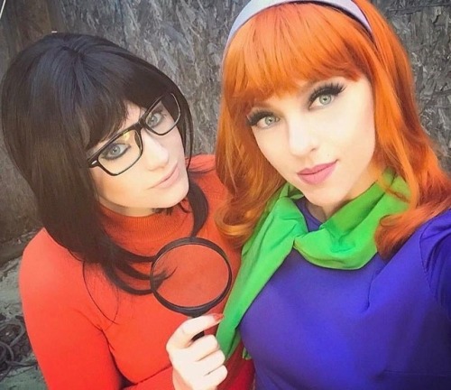 #velma and #daphne by @ohmysophii & @april_gloria ❤️Like? Follow @cosplay.daily for MORE ___ #co