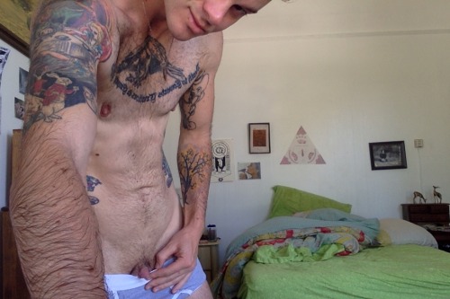 ftmfags:my weiner wants to say good morning 