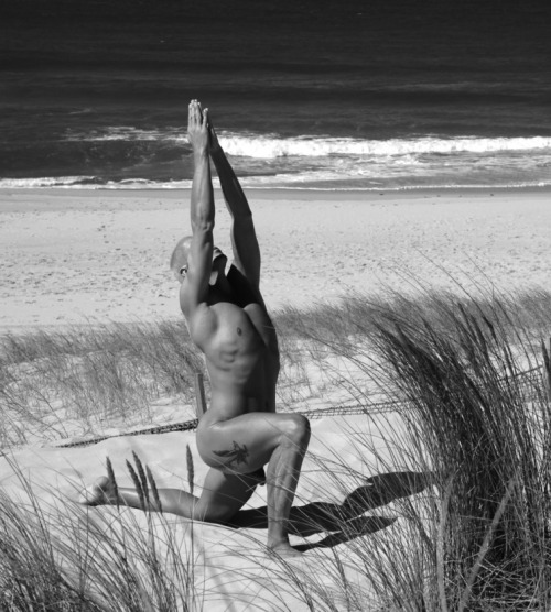 DESNUDOS EN LA PLAYA