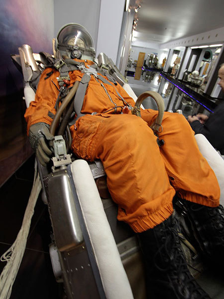 popmech:  Step inside the Russian spacesuit factory