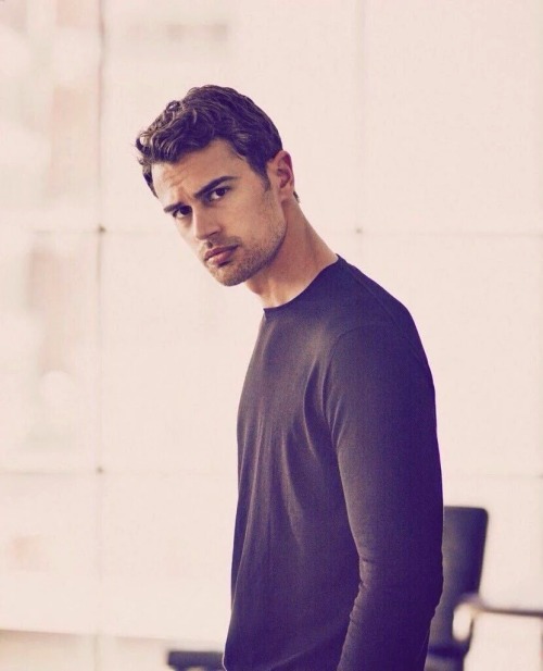 hotfamousmen:  Theo James