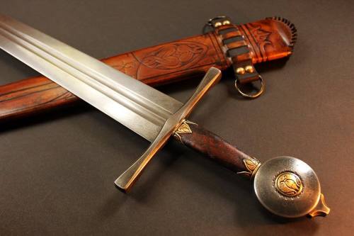 art-of-swords:Handmade Swords - Sword of the Seraphim SongMaker: David DelaGardelleThe sword of the 