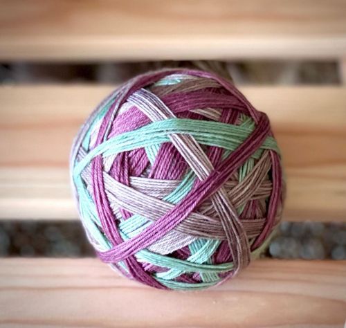 Pink Lady is my newest experiment in the world of self-striping yarn! This one has three stripes: Ma
