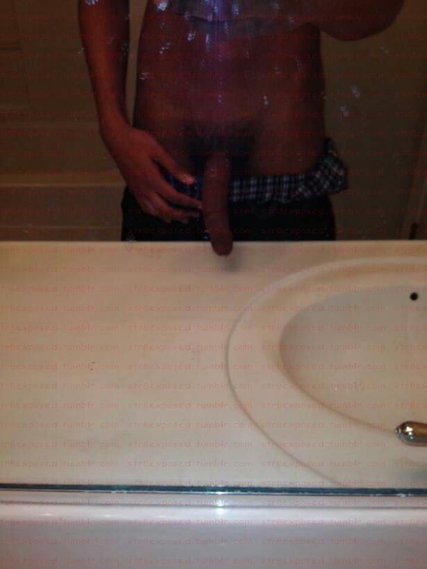 str8exposed:  Submission… http://www.str8exposed.tumblr.com  Omgg ik this dude