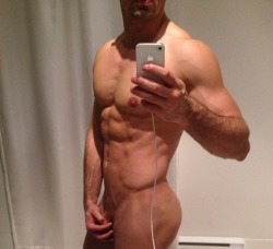 athleticbtmboi:  I got leaner….You guys like it? Dieting for the summer:)