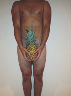 lustylittlesecret:  playing with some pineapple!