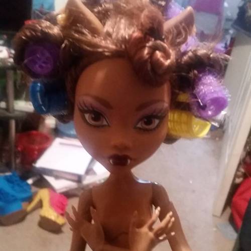 My new #monsterhigh #doll is getting her hair did&hellip;.. I probably gotta redo my hair as wel
