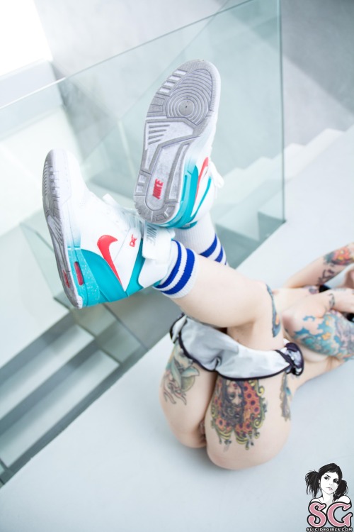 nudetattoed:  Riae - Step by Step