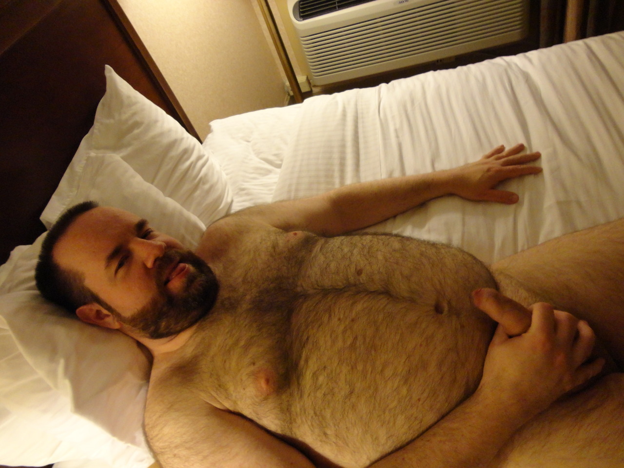 garouhfx:  okay, i’ve peeked at lots of guys nekkid. it’s only fair i give back…