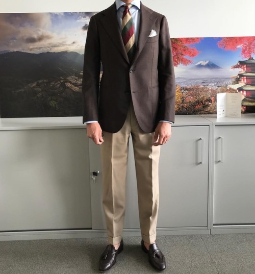 Wearing the jacket part of a @sartoria_dalcuore suit with a @starkandsons pair of trousers in @holla