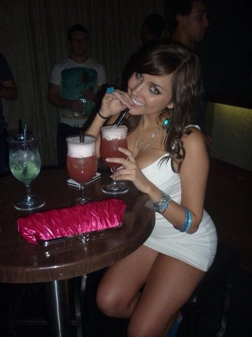 yoursistersbootycall:  God I love how short my sisters dresses are