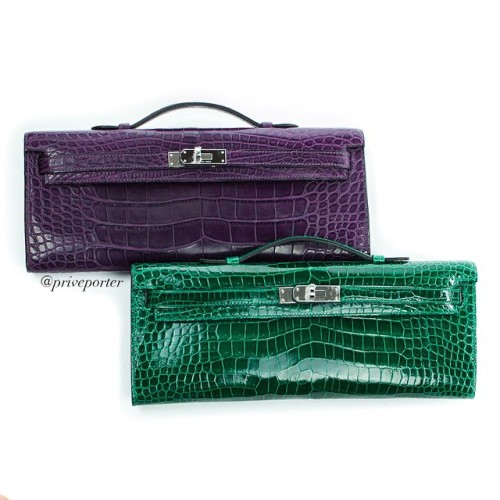 Hermès #kellycut in #emeraude shiny crocodile and #amethyst matte alligator&hellip; ! For