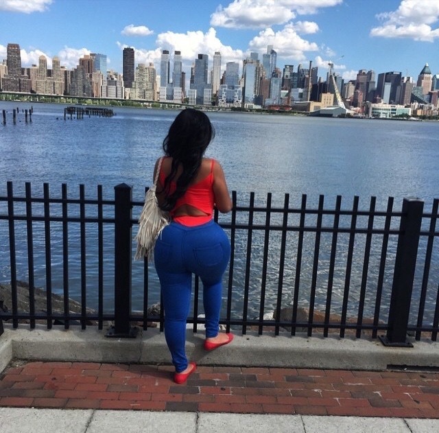 evans601:#thickthursday: @strellakat