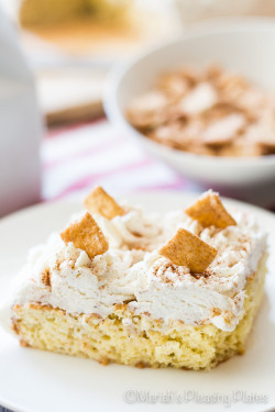 sweetoothgirl:   CINNAMON MILK AND CEREAL CAKE  