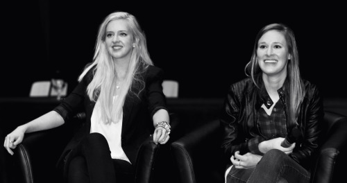 sarahfinleyz:Kaelyn and Lucy at the Roswegln Q&APlease don’t steal/repost these :)