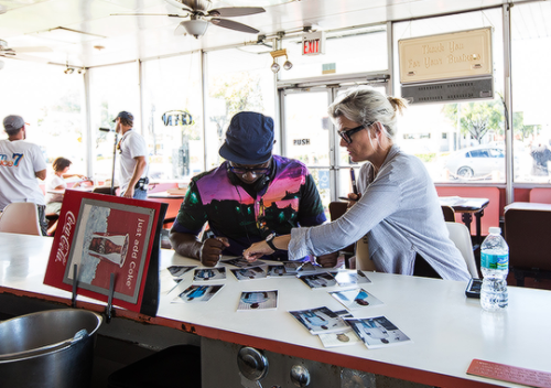 blackinmotionpictures:Barry Jenkins behind the scenes of MOONLIGHT