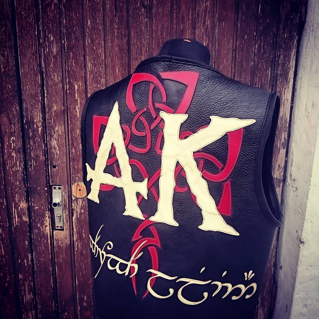 radoobutuc:  Backside #heretik