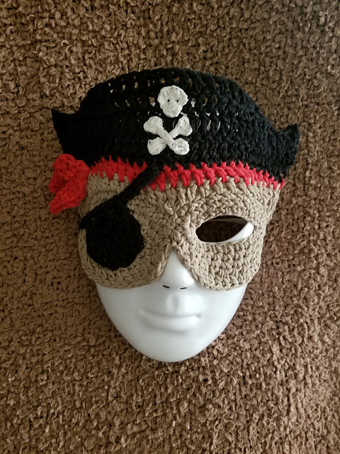 Crochet a Pirate Costume Mask ... Cosplay At It's Most Yarnspirational! 👉  🦜