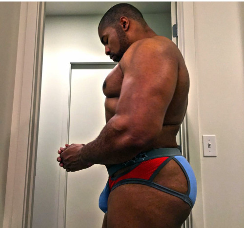 melaninkingxxx:  pooky24:  Mmm….thiiiiiicckk  Yes daddy! 