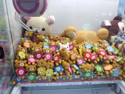 rilakkumarilakkuma:Rilakkuma ufo catcher! ^~^