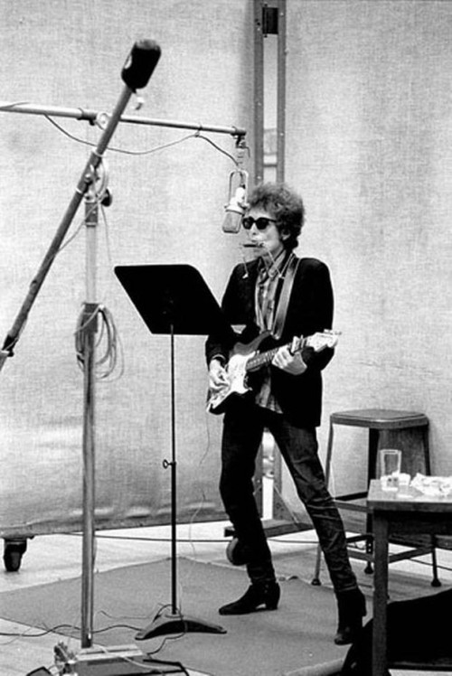 In May 1965, Dylan returned from his tour of England feeling tired and dissatisfied with his materia