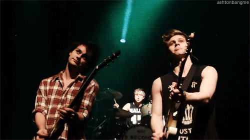 ashtonbangme-deactivated2015081:  x 