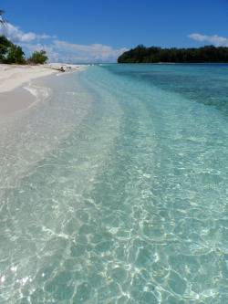 travelingcolors:  Gizo | Solomon Islands (by Kawee Meksongruek)