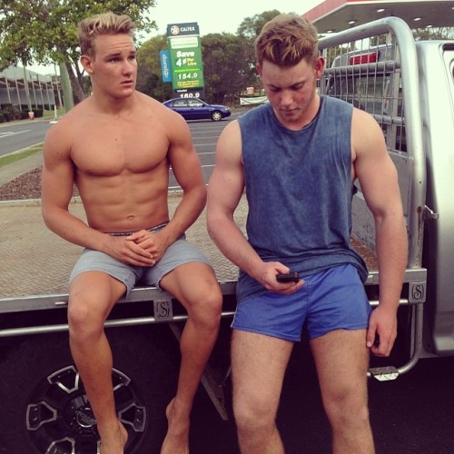 borntoservicestr8men:  What’s not to love about Australia?  I think I would blow the whole country.