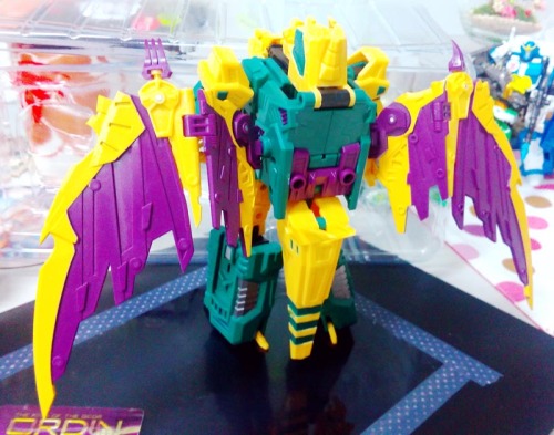 koch43:UT toys O-05 Cutthroat (Hagen)Now I can combine them into Abominus A_A (If I have time)