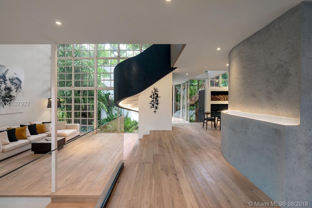 househunting:  $1,940,000/3 br/2700 sq ftCoral Gables, FLbuilt in 1979