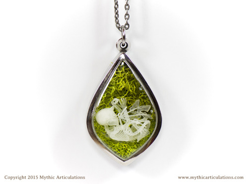 Two new versions of the “Dead Imp” pendant are now available in my Etsy shop.Round Brass