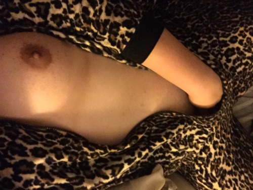 mykinkycornerofnaughtiness: Because masturbating while warm and cozy is important