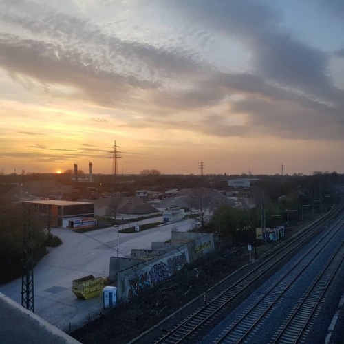 #Ruhrpott - Wo Die Sonne Hinterm Schotterhaufen Untergeht #sunset #OwIIIa #Dortmund #wiregraphy (hier: