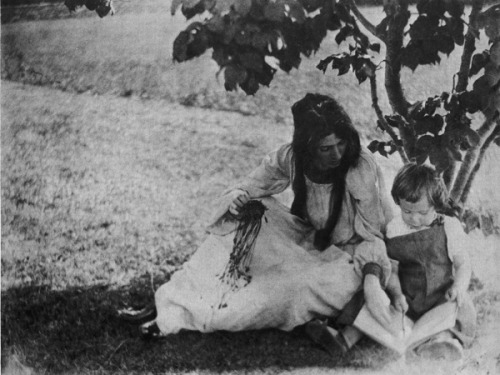 ontheedgeofdarkness:  Gertrude Käsebier The Picture Book, 1902 Taken from the book ‘The W