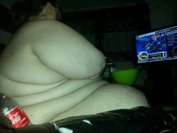 thefatdrake:  fatwasad:  Just a fat gamer
